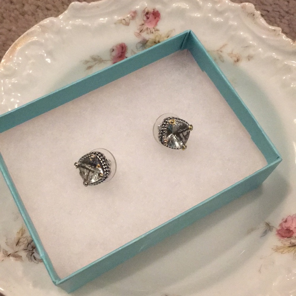 14kt green quartz stud earrings